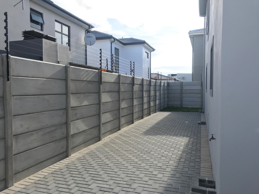 To Let 4 Bedroom Property for Rent in Parklands North Western Cape